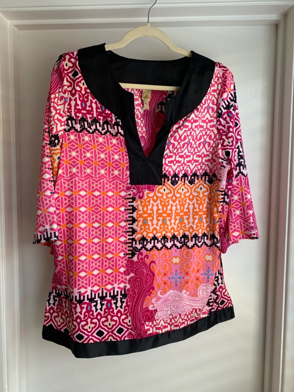 Chermault Women's VV-Neck Multi Colors Top Size M